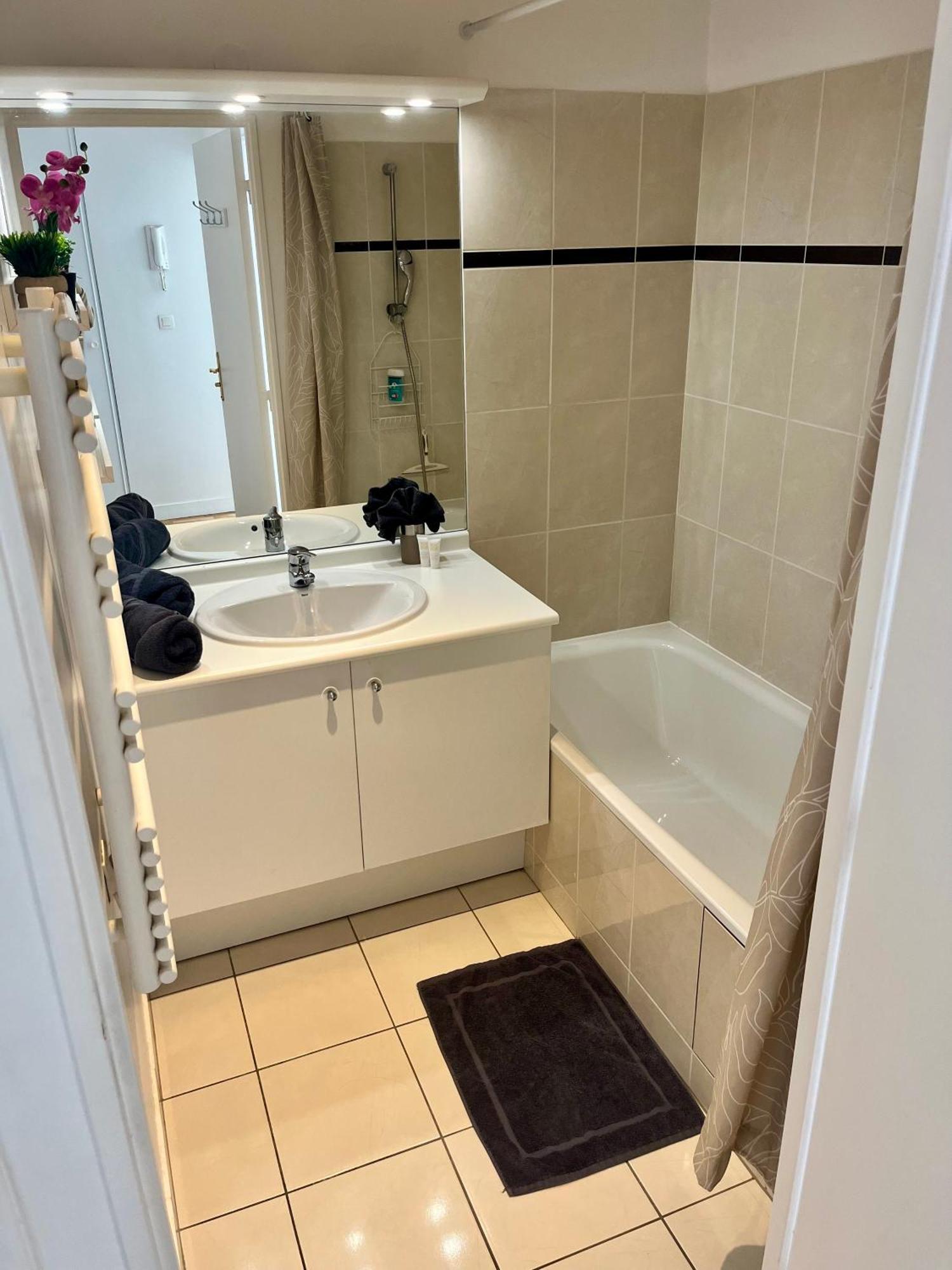 מונטבראן Appartement, Balcon, Parking, 5' Disneyland מראה חיצוני תמונה